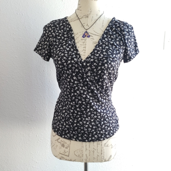 LOVE WINS Floral Top - Picture 2 of 4